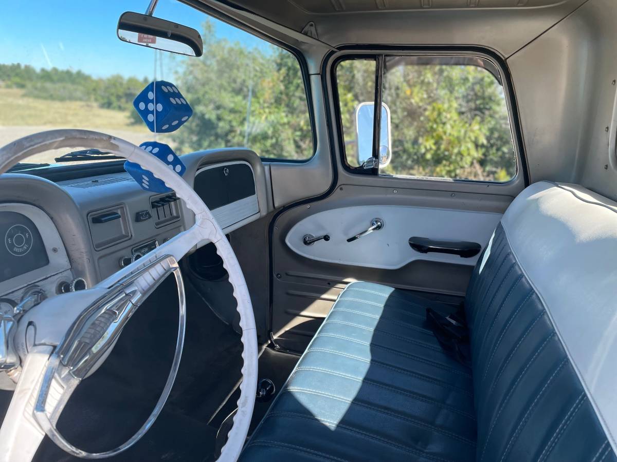 Chevy-c10-truck-1962-blue-13