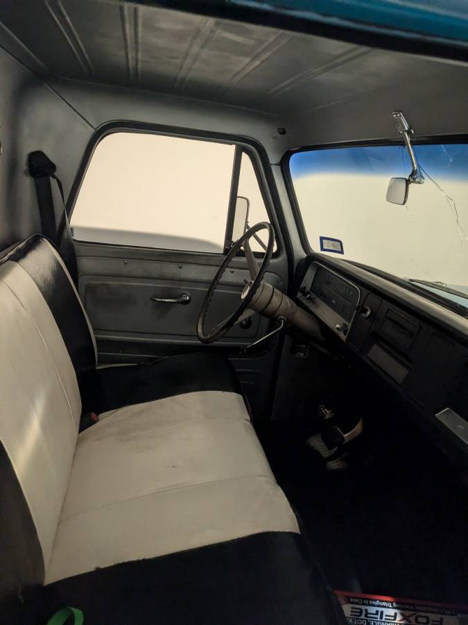 Chevy-c10-truck-1966-blue-3