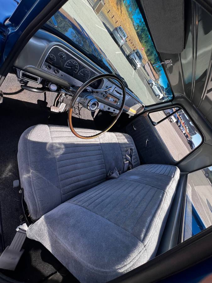 Chevy-c10-truck-1966-blue-3