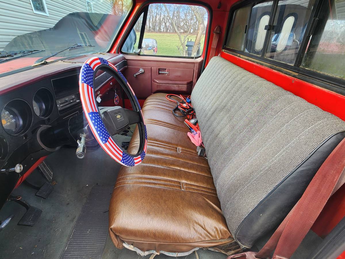 Chevy-c10-truck-1984-red-7