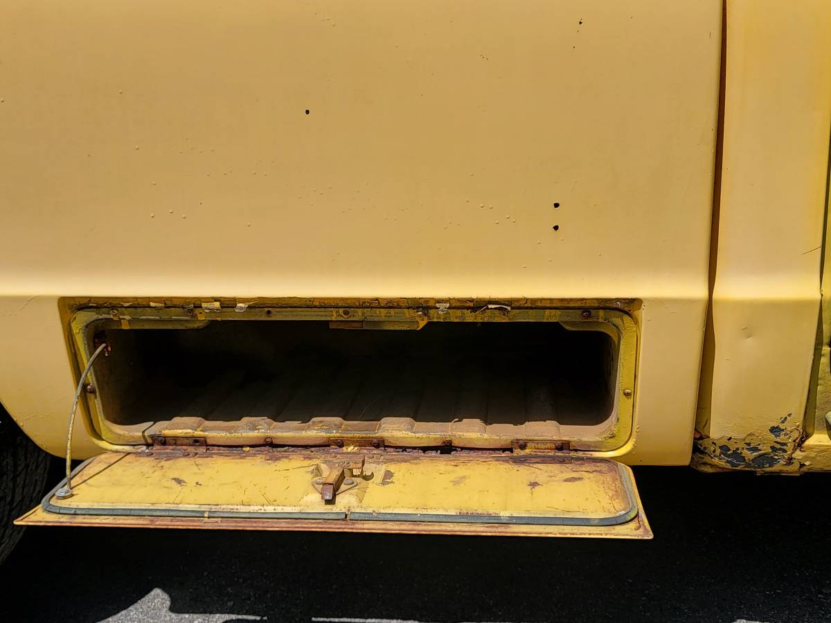 Chevy-c20-1970-yellow-1