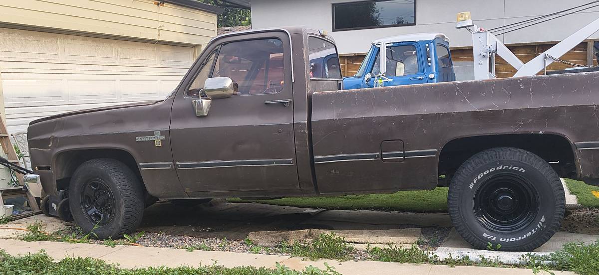 Chevy-c20-1981-brown-5
