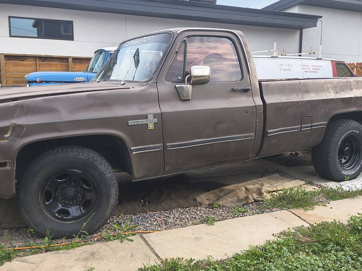 Chevy-c20-1981-brown-7