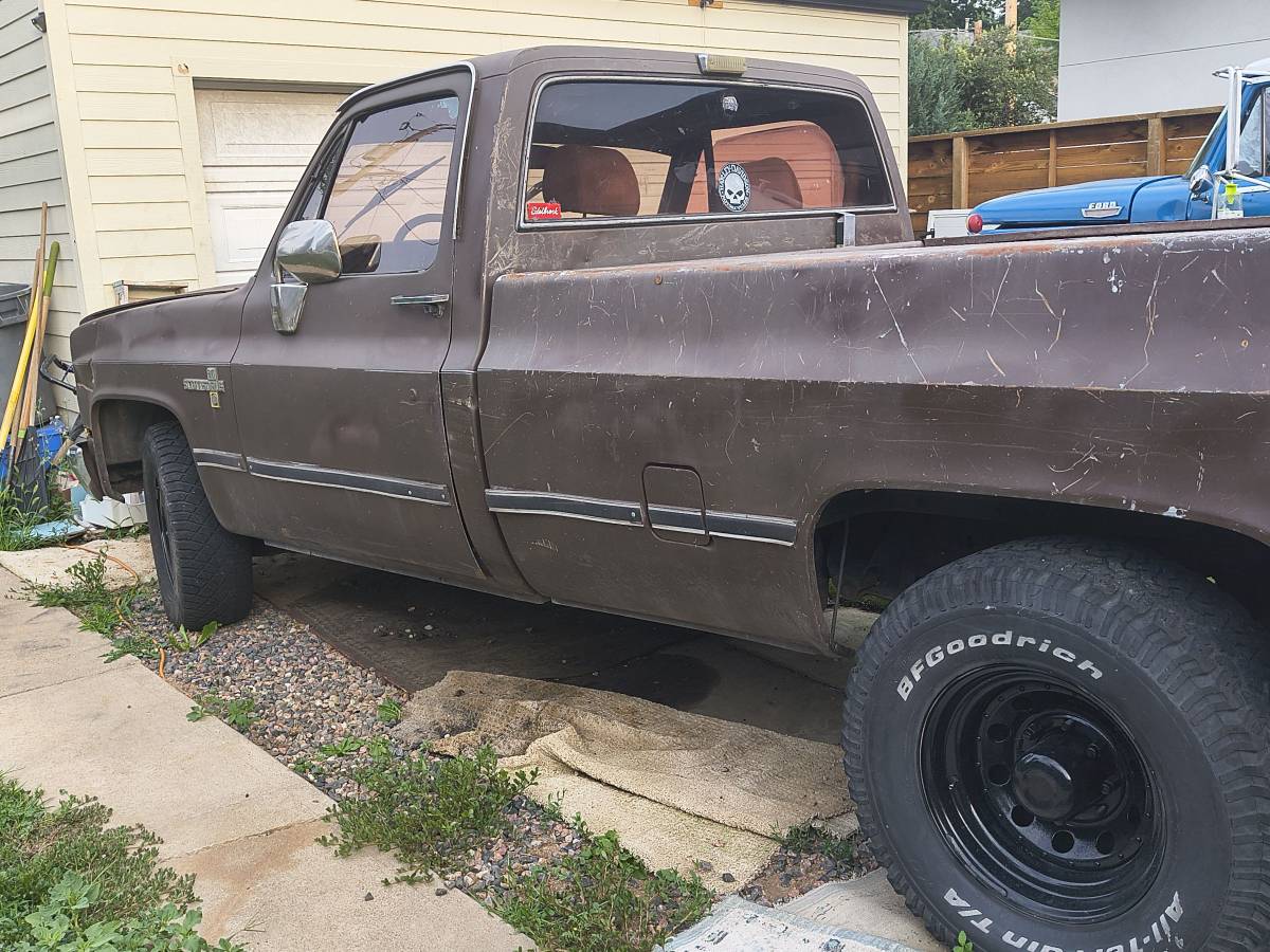 Chevy-c20-1981-brown-8