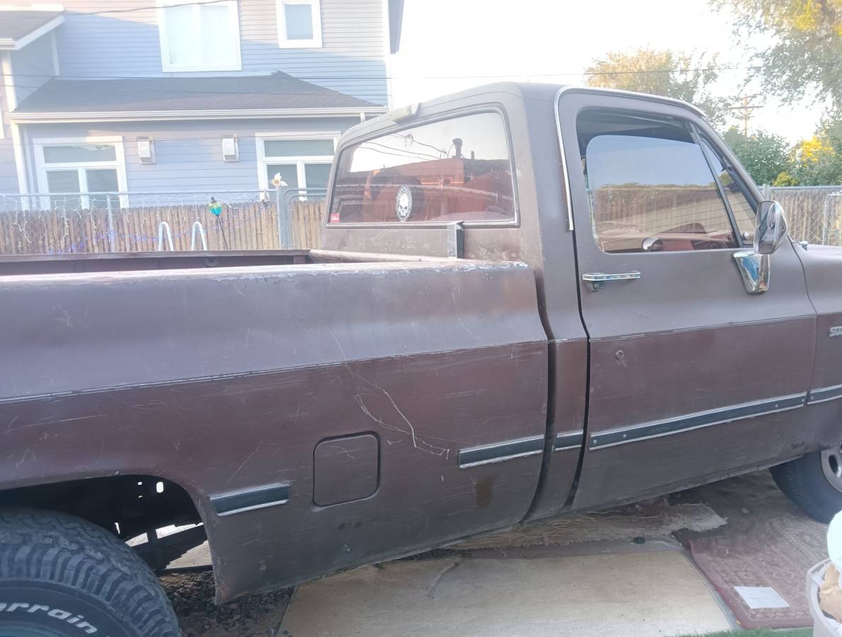 Chevy-c20-1981-brown-9