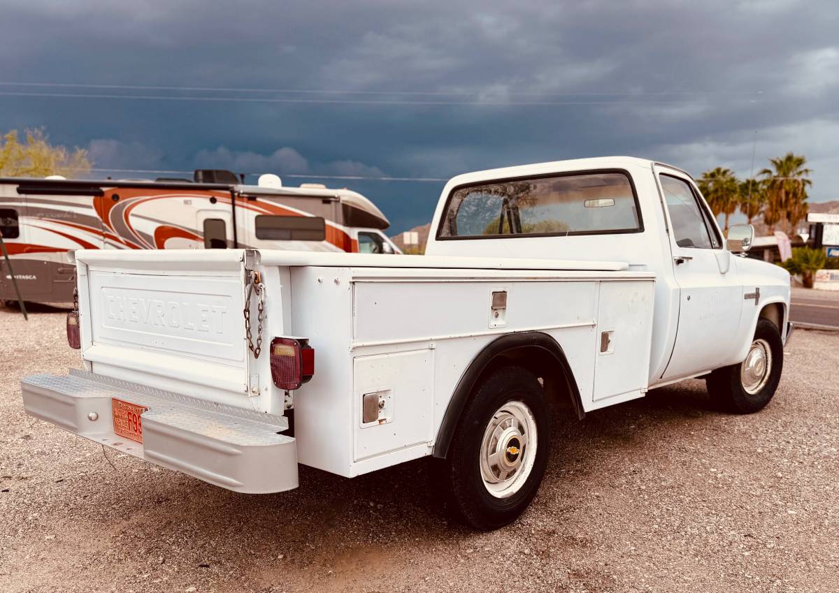 Chevy-c20-1983-white-1
