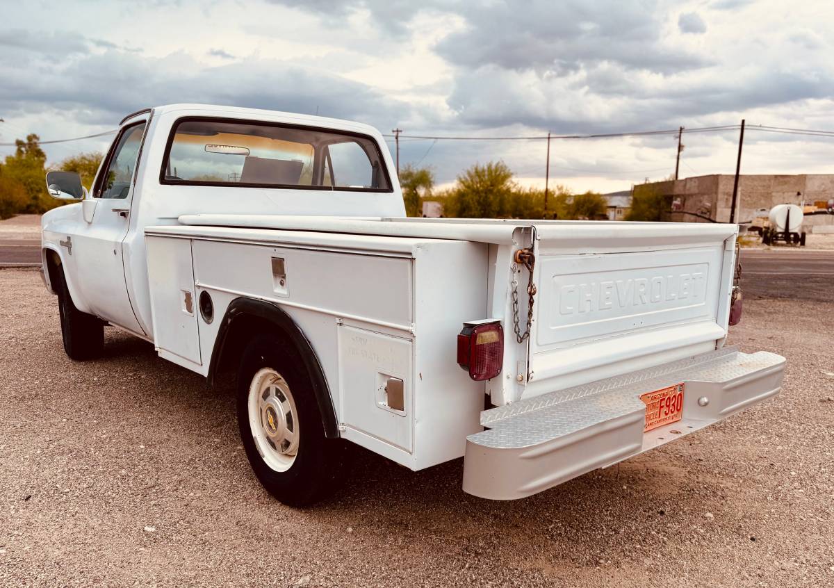 Chevy-c20-1983-white-3
