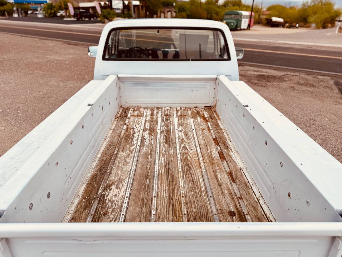Chevy-c20-1983-white-6
