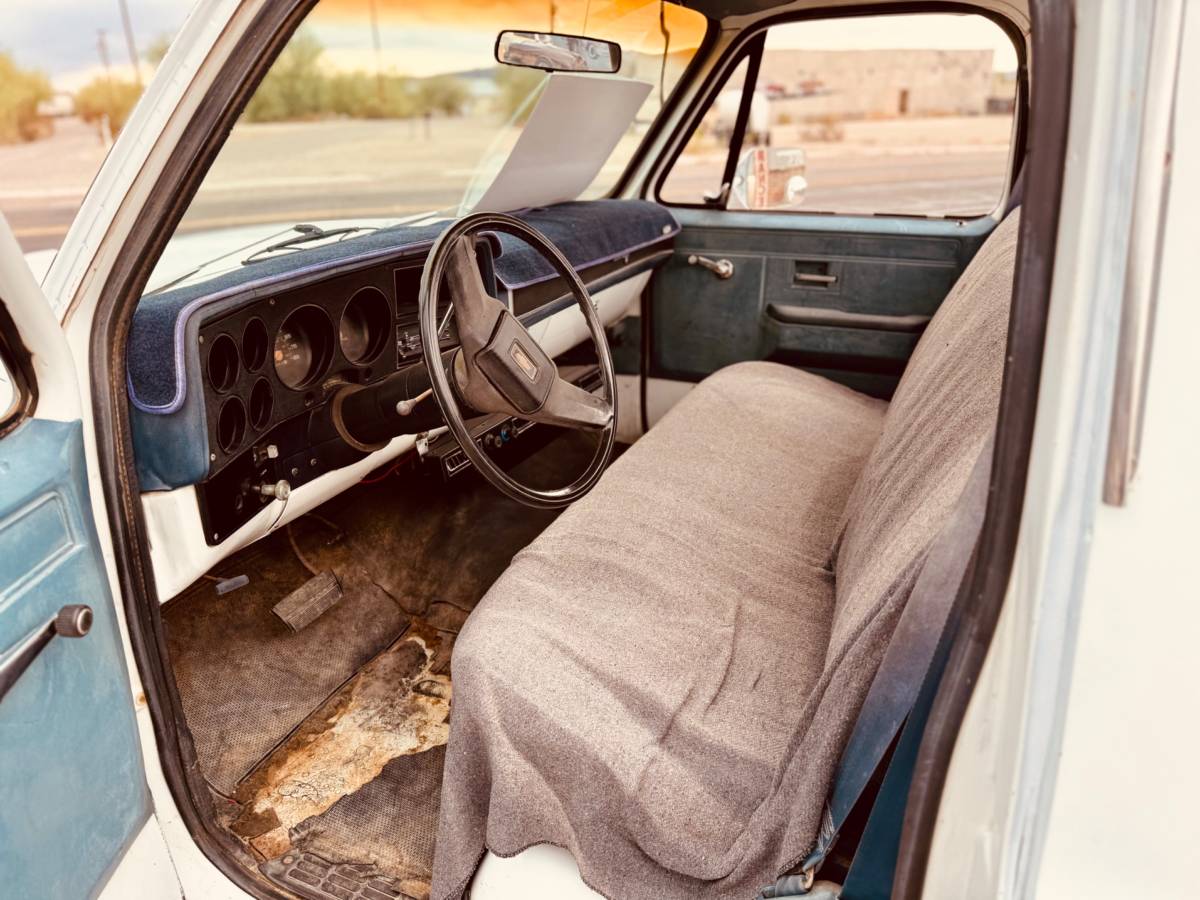 Chevy-c20-1983-white-9