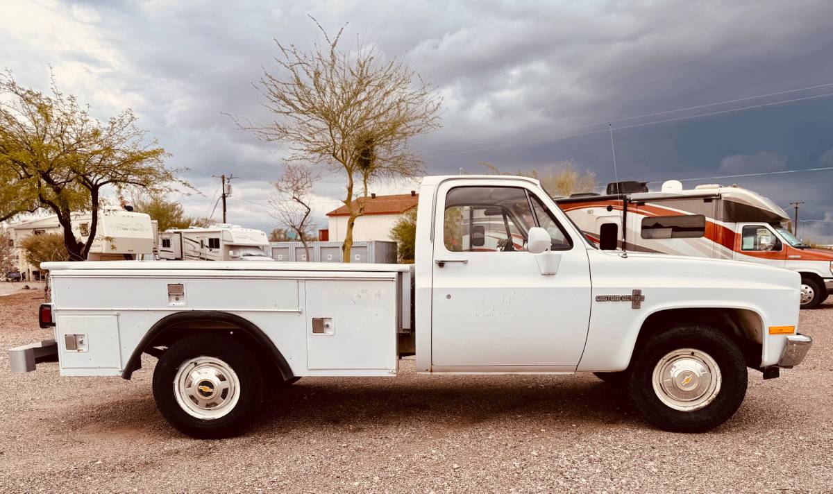 Chevy-c20-1983-white