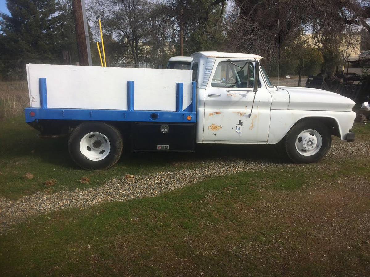 Chevy-c30-1965-white-2