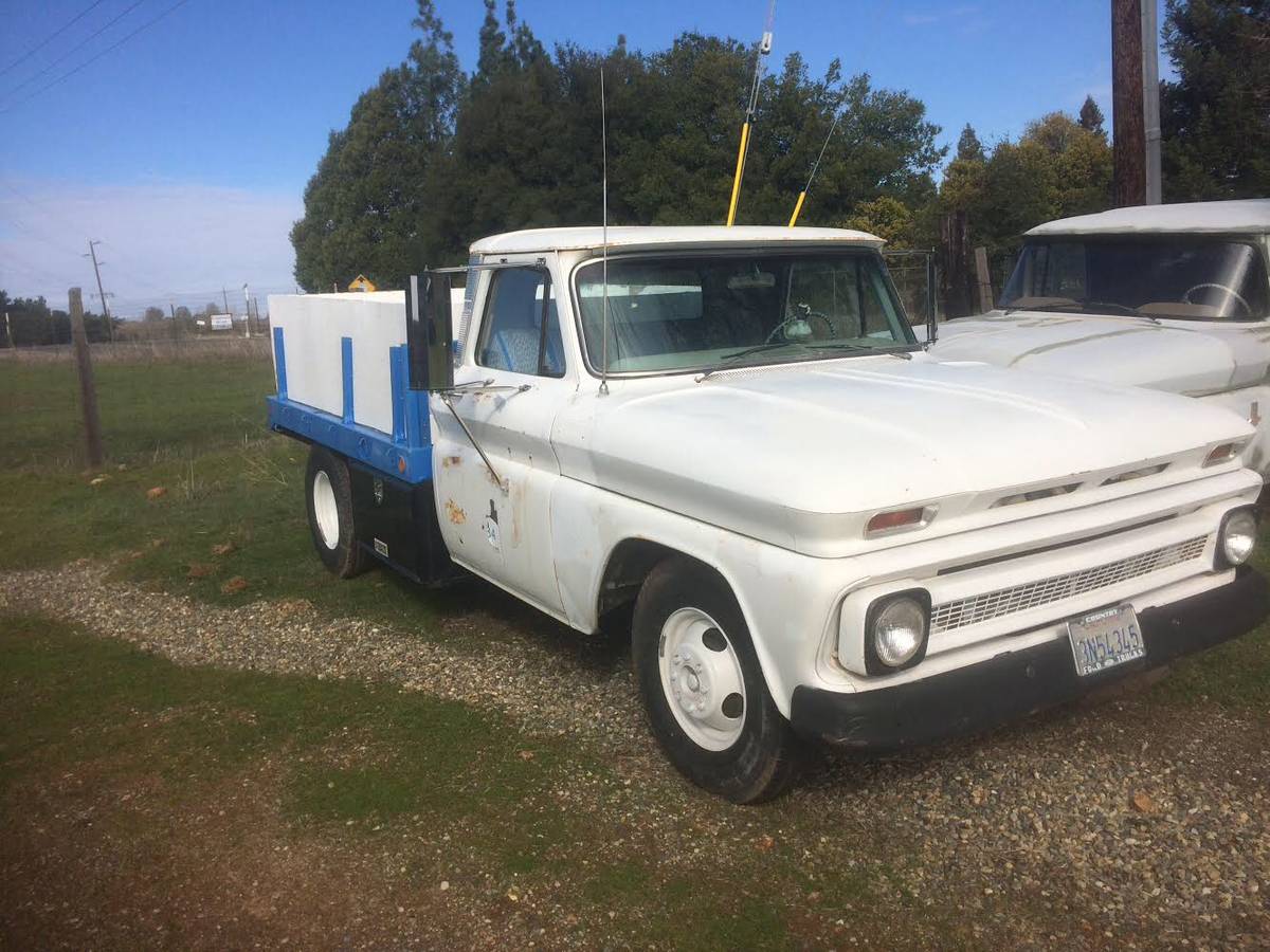 Chevy-c30-1965-white-9