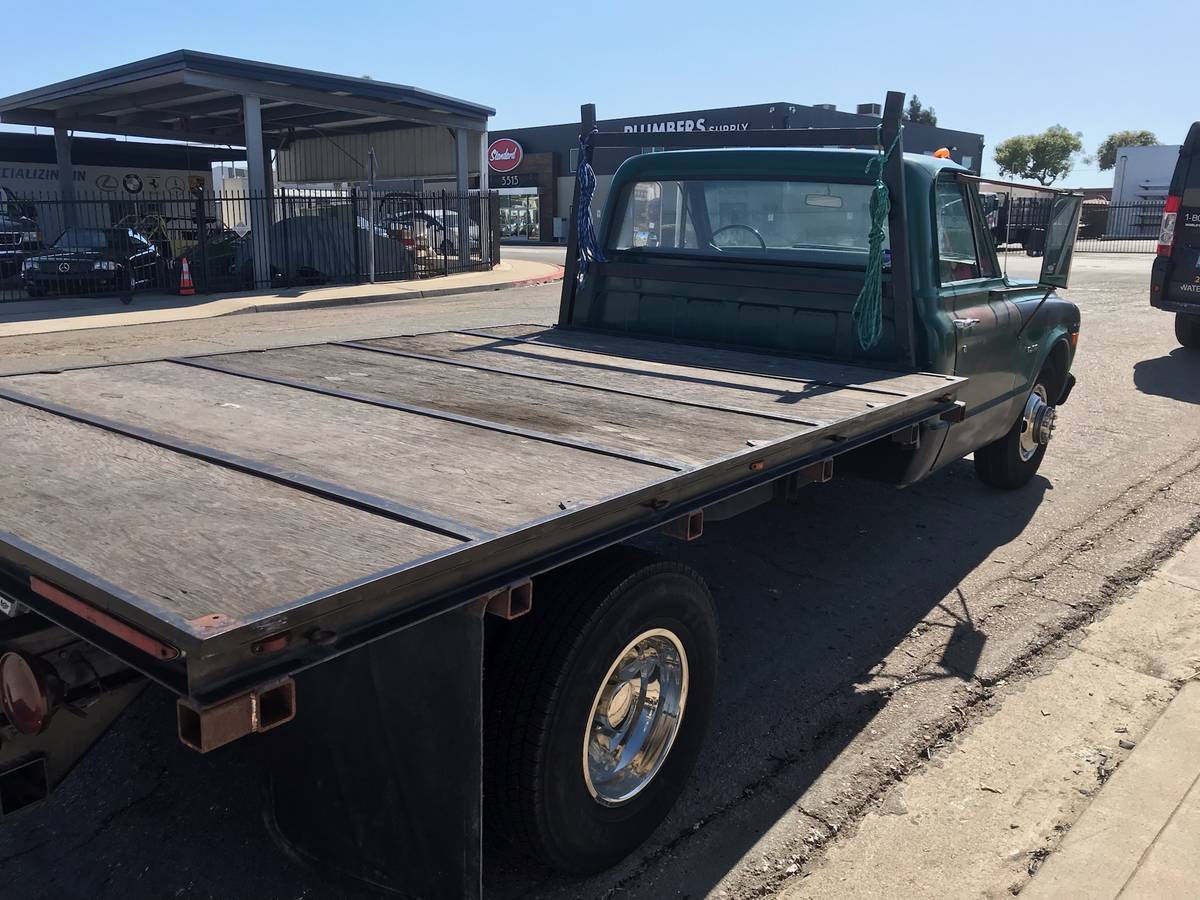 Chevy-c30-1967-green-1