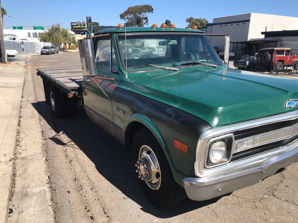 Chevy-c30-1967-green-4