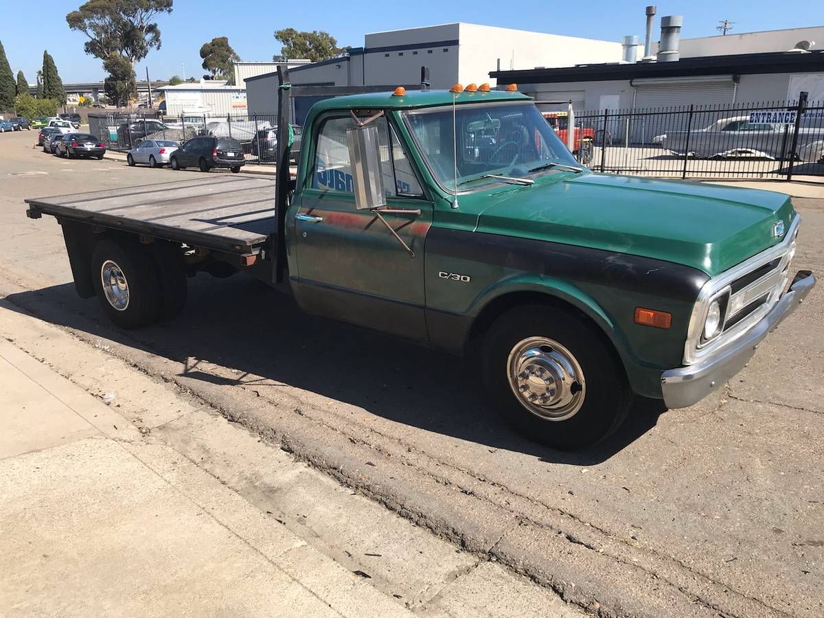 Chevy-c30-1967-green-5