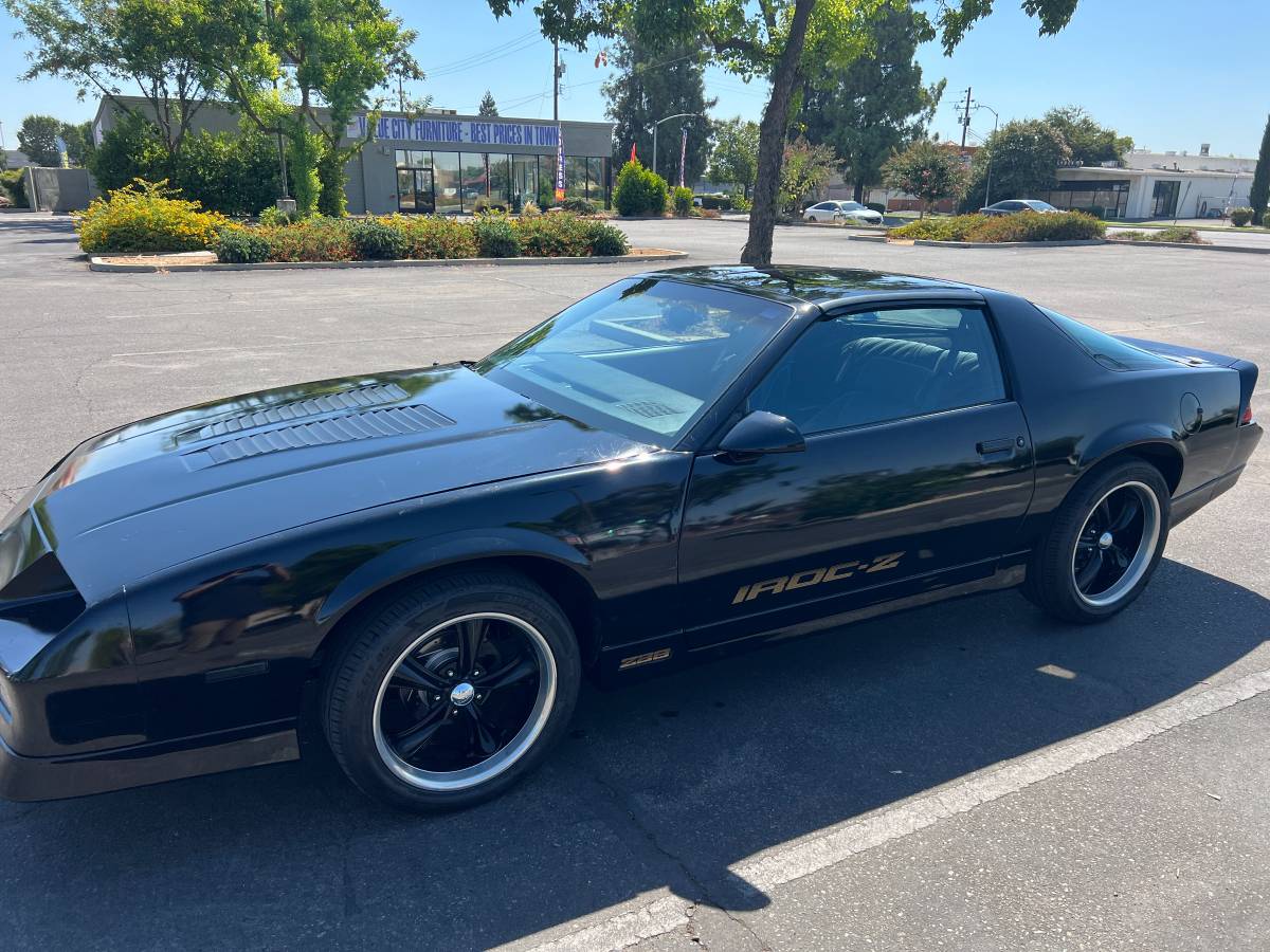 Chevy-camaro-1987-black-1