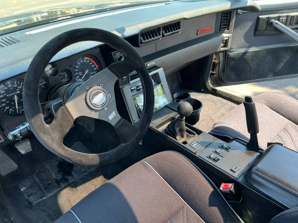 Chevy-camaro-1987-black-12