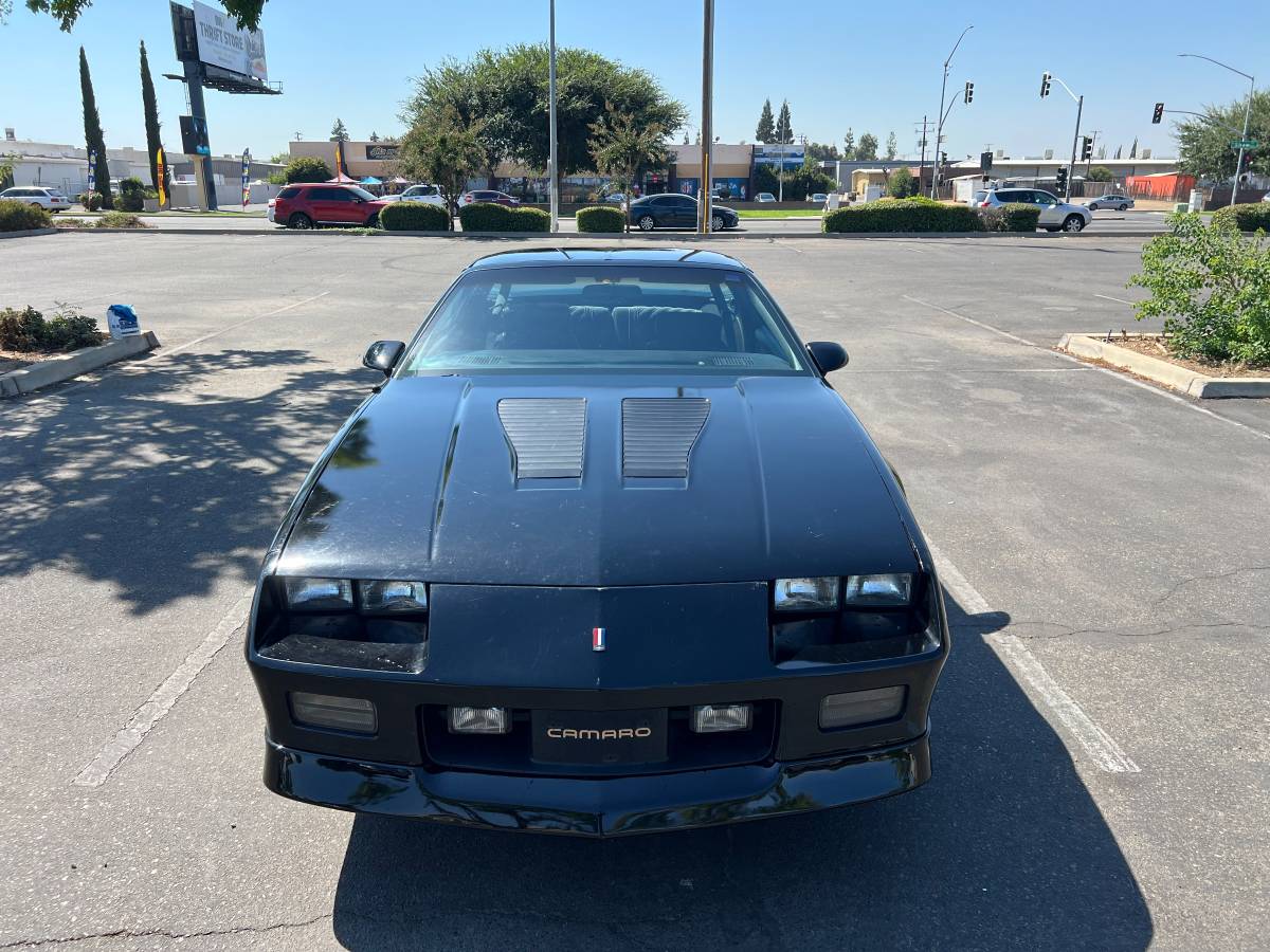 Chevy-camaro-1987-black-6