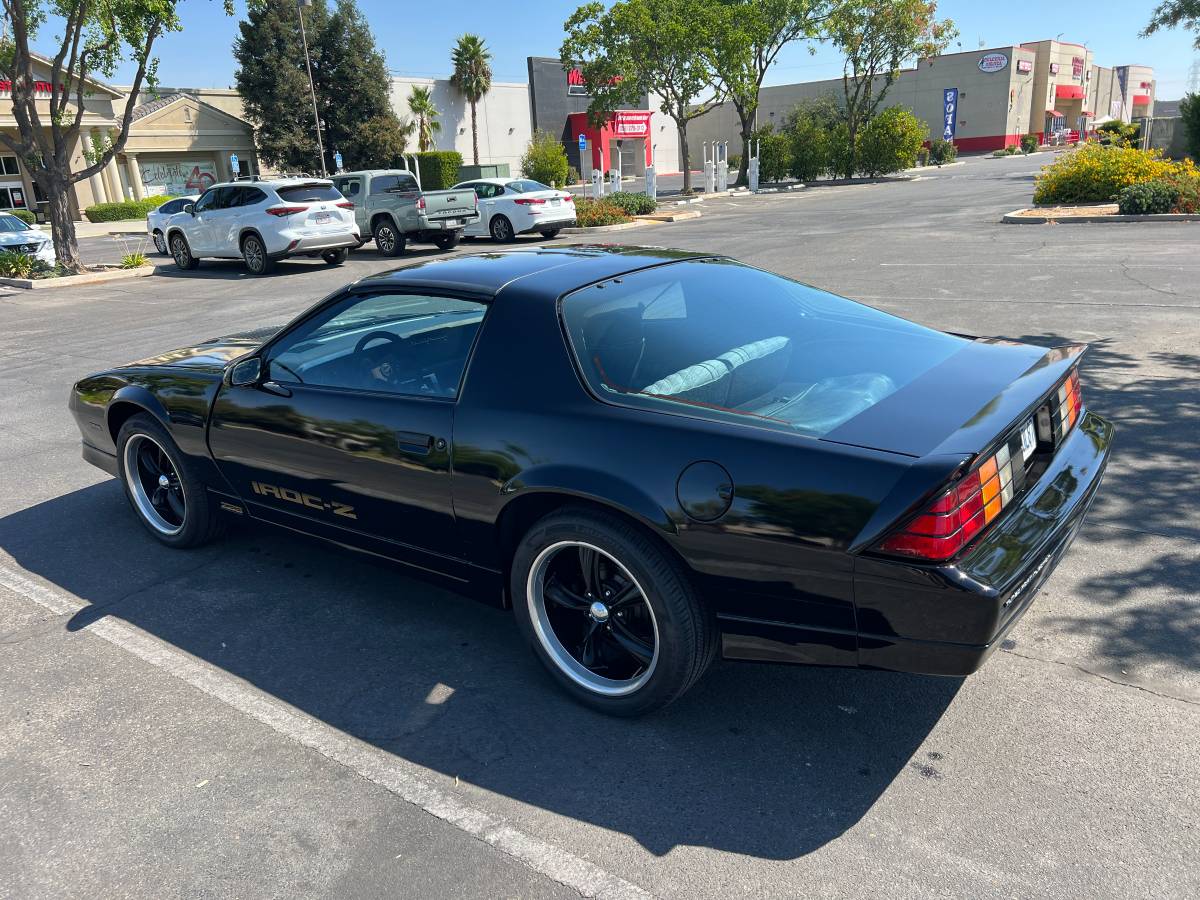 Chevy-camaro-1987-black-7