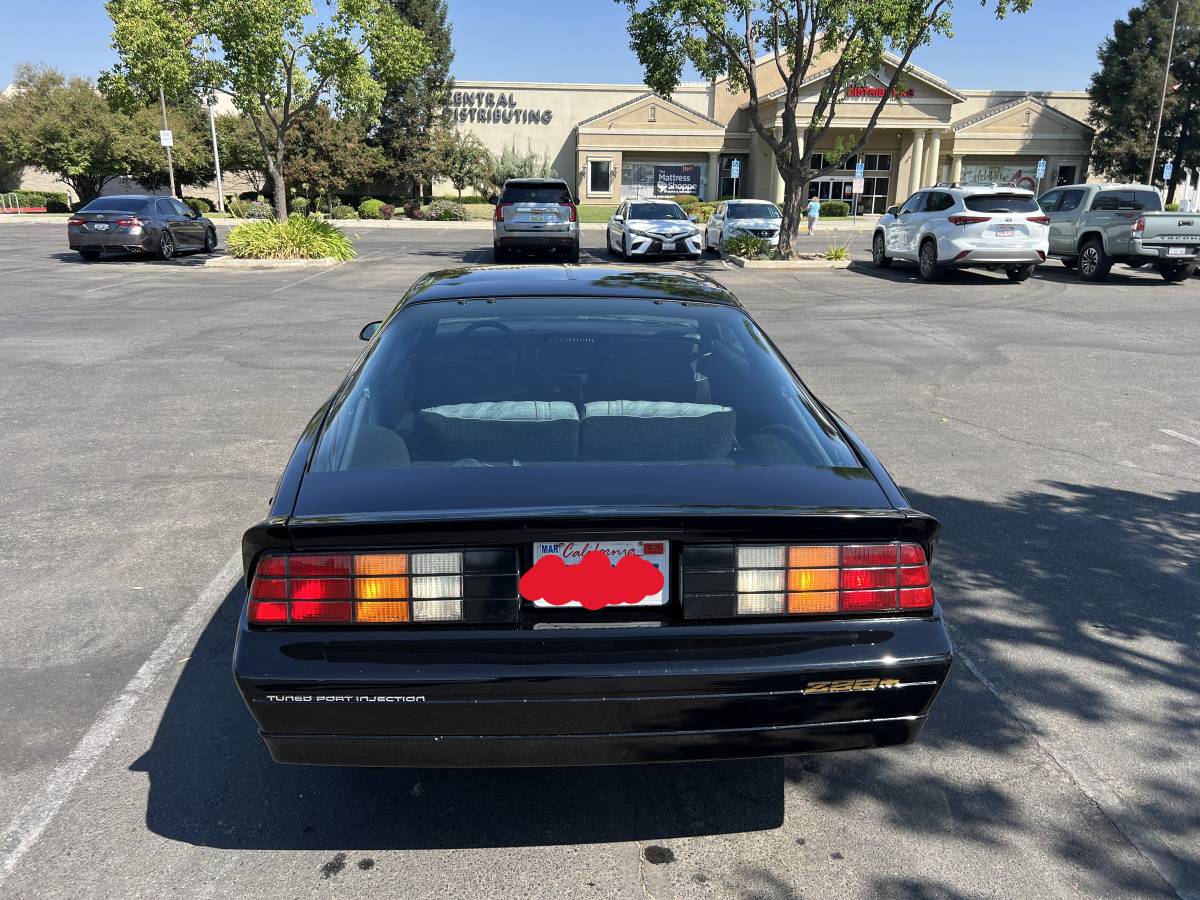 Chevy-camaro-1987-black-8