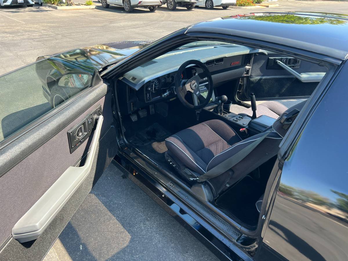 Chevy-camaro-1987-black-9