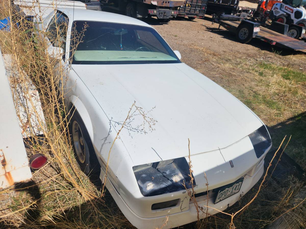 Chevy-camaro-1988-white-1