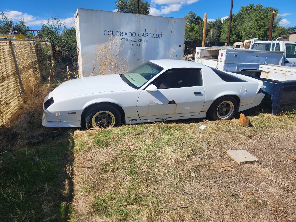 Chevy-camaro-1988-white