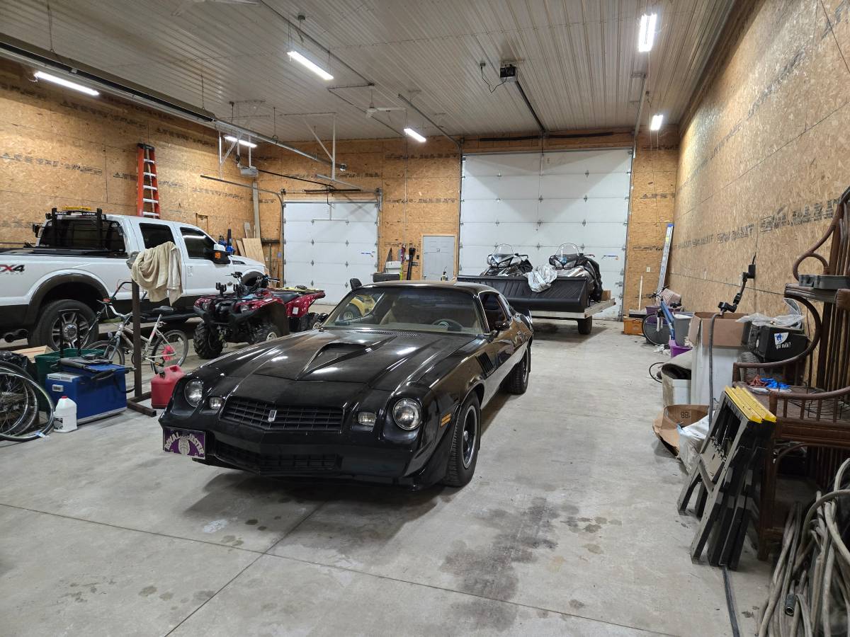 Chevy-camaro-z28-1979-black-2