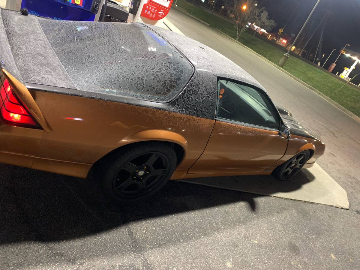 Chevy-camaro-z28-1988-custom-4