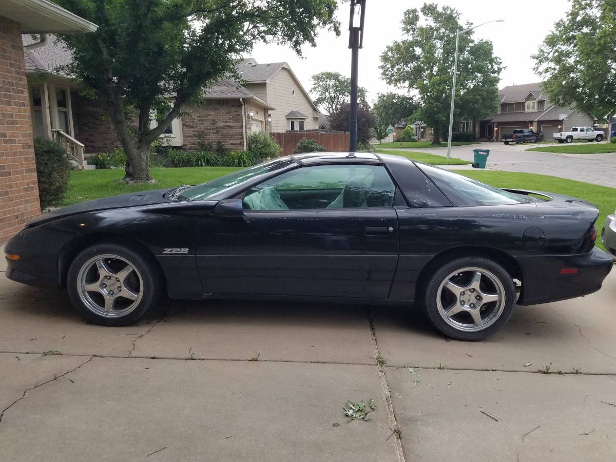 Chevy-camaro-z28-1995-black-5