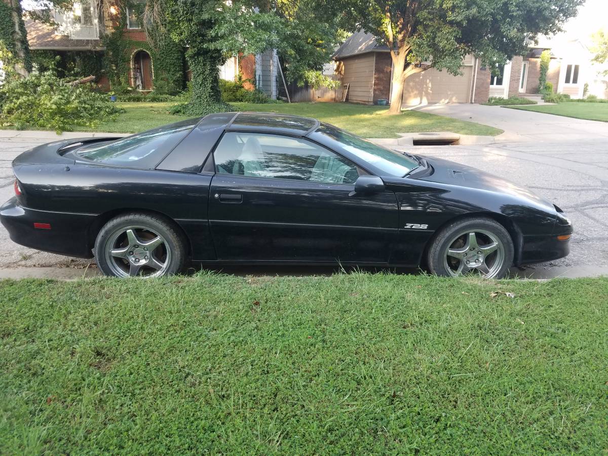 Chevy-camaro-z28-1995-black-9