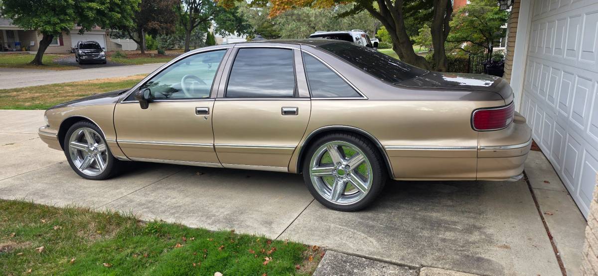 Chevy-caprice-1994-brown-1