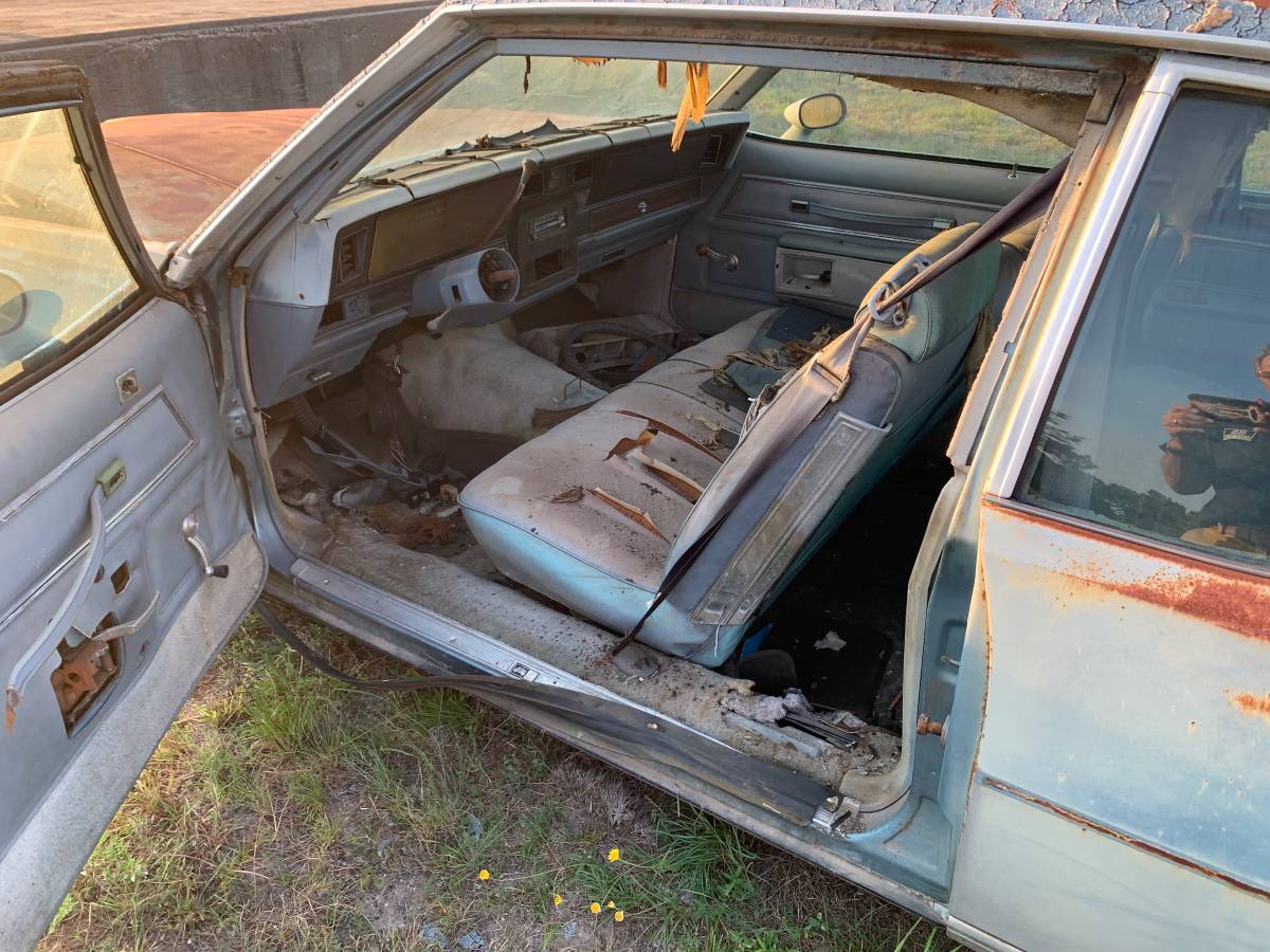 Chevy-caprice-classic-1978-blue-3