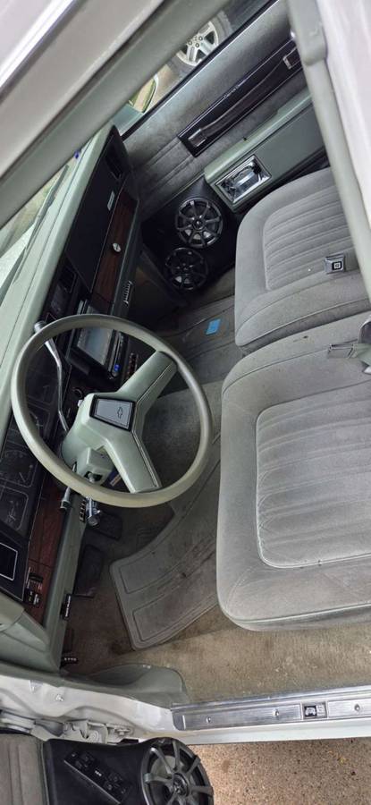 Chevy-caprice-classic-1986-white-13