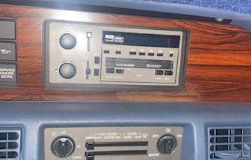 Chevy-caprice-classic-1991-white-6