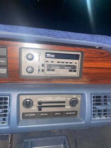 Chevy-caprice-classic-1991-white-6