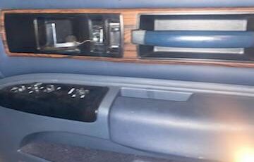 Chevy-caprice-classic-1991-white-9