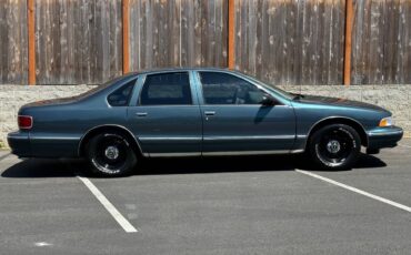Chevy-caprice-classic-1996-green-10
