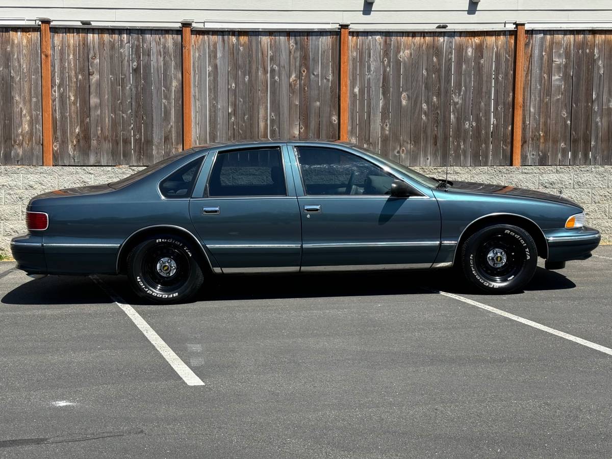 Chevy-caprice-classic-1996-green-10
