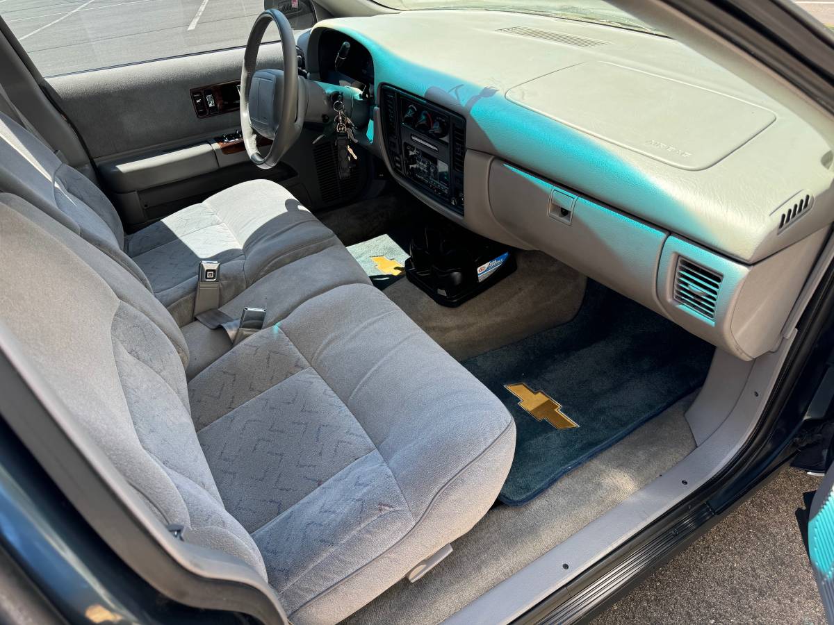 Chevy-caprice-classic-1996-green-2