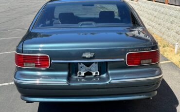 Chevy-caprice-classic-1996-green-7