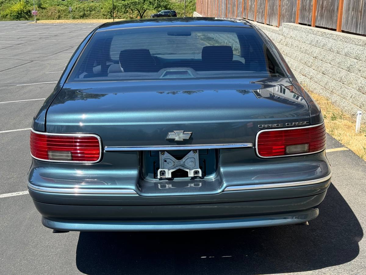 Chevy-caprice-classic-1996-green-7