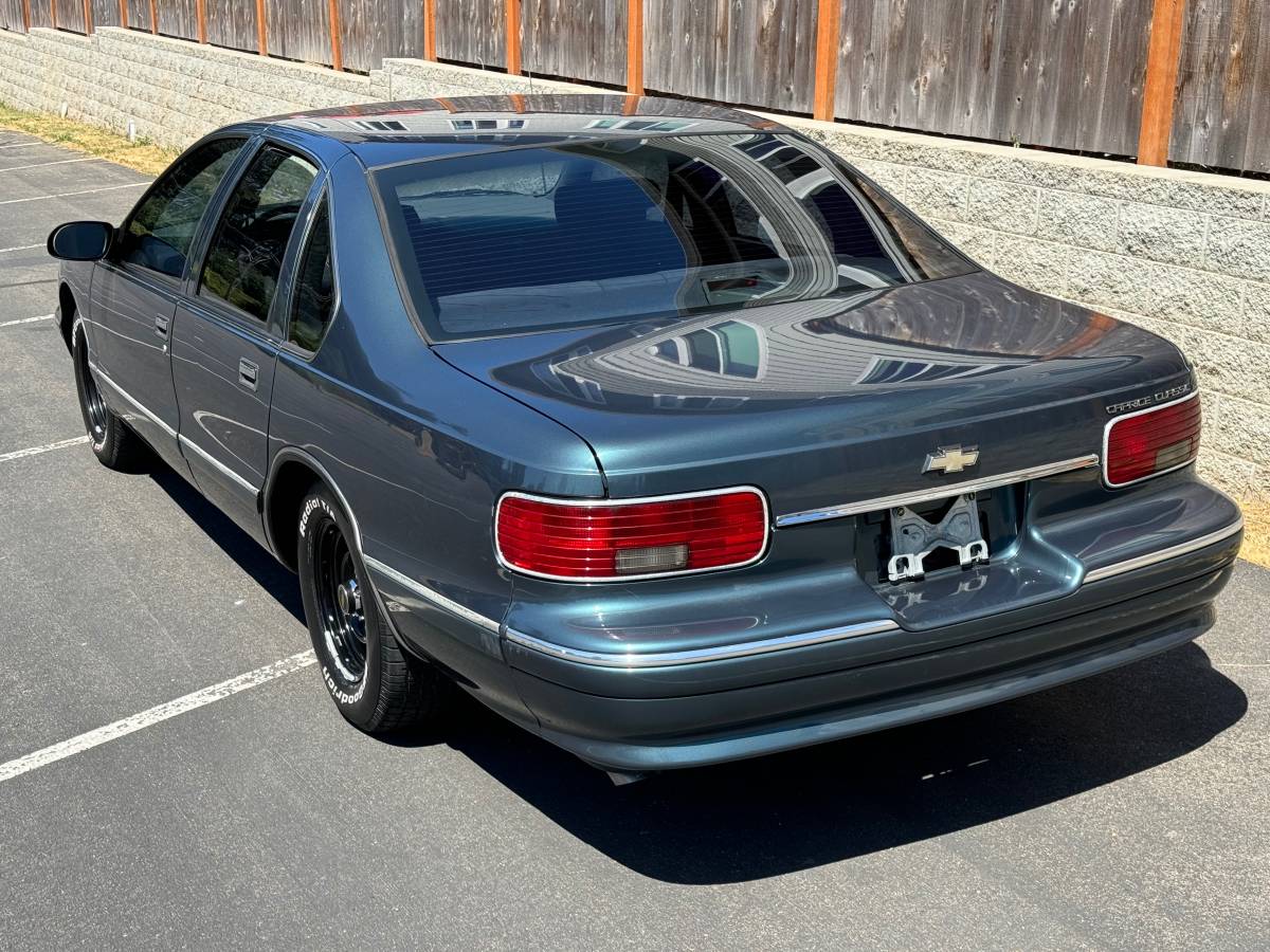 Chevy-caprice-classic-1996-green-8