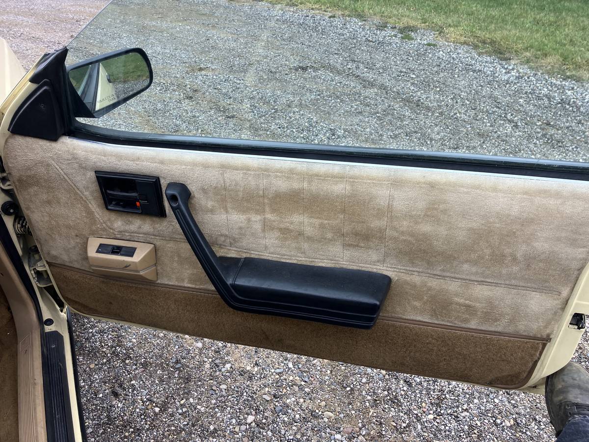 Chevy-cavalier-1986-6