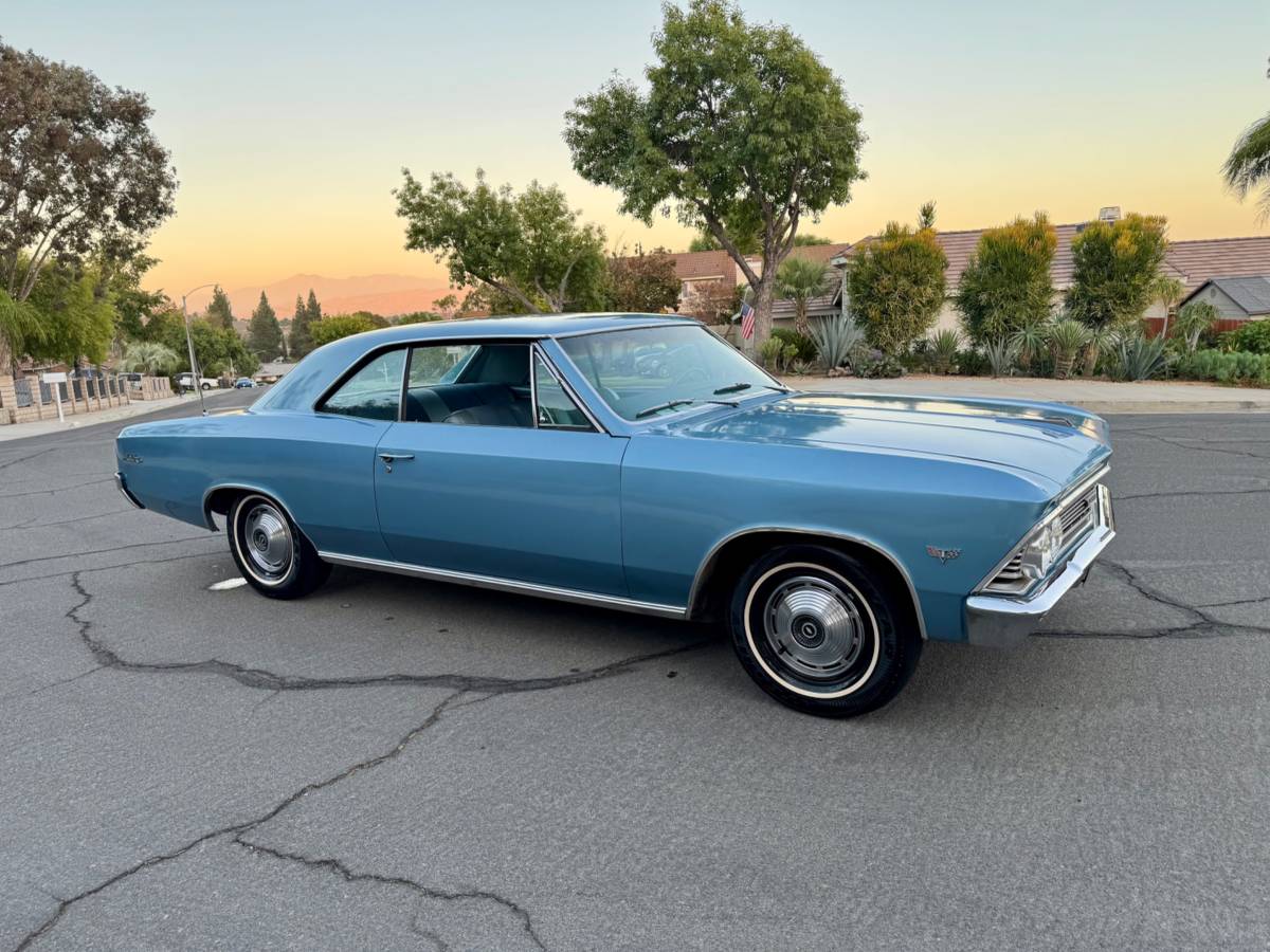 Chevy-chevelle-malibu-1966-25