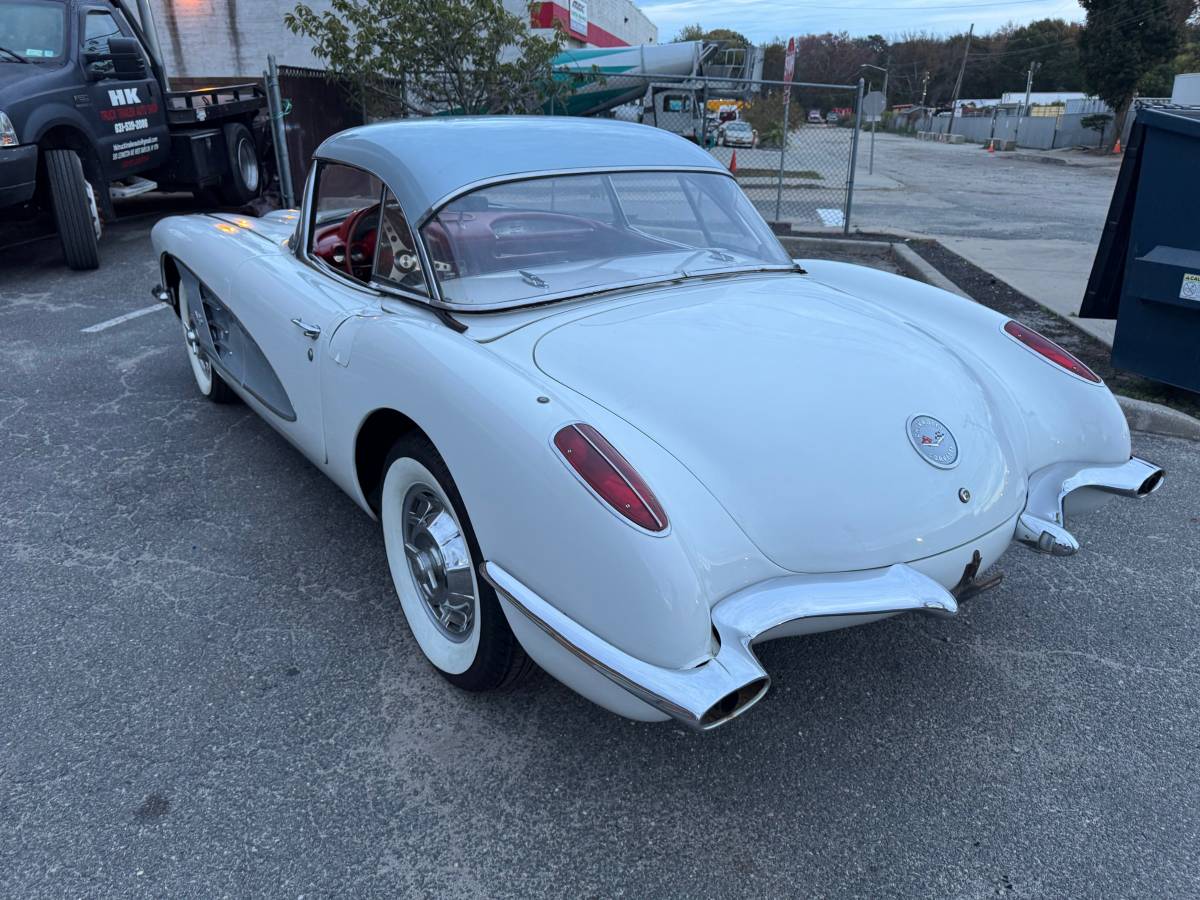 Chevy-corvette-1960-white-1