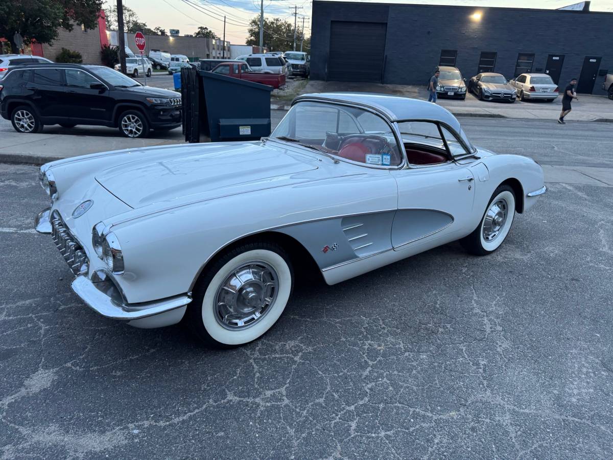 Chevy-corvette-1960-white-17