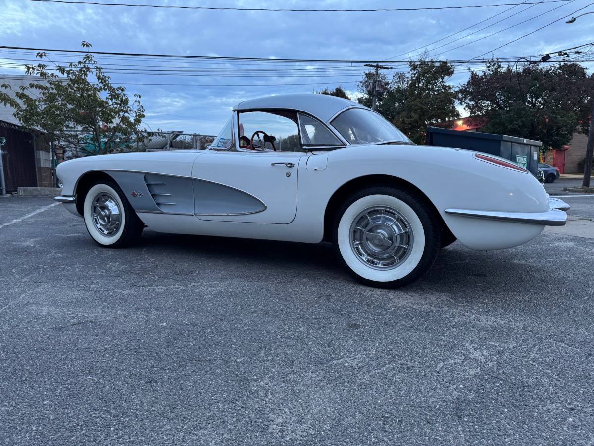 Chevy-corvette-1960-white-18