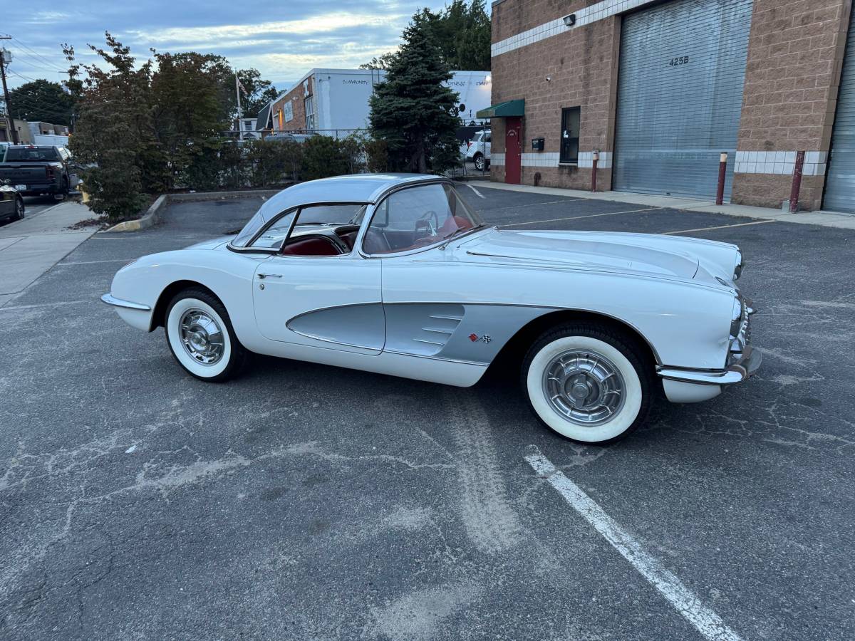 Chevy-corvette-1960-white-19