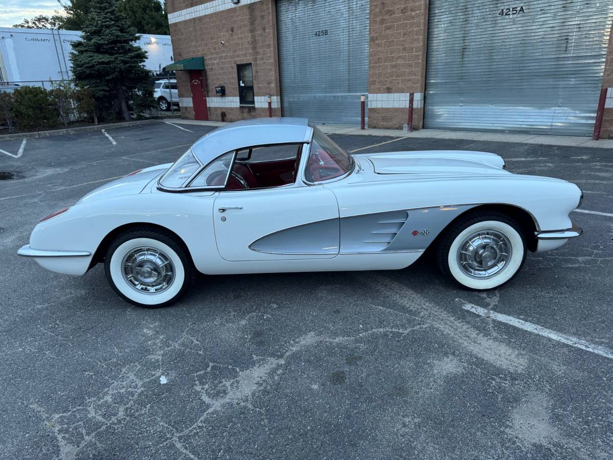 Chevy-corvette-1960-white-2